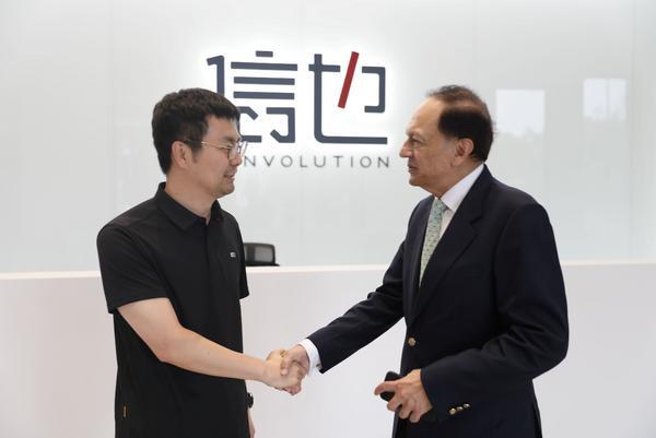 巴基斯坦央行原行长亚辛·安瓦尔到访信也科技并发表演讲