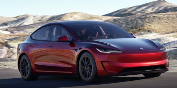 开特斯拉Model 3跑38万公里 车主称光补能就省45万
