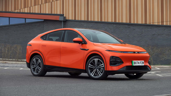 外媒试驾2025款小鹏G6 特斯拉Model Y迎来劲敌？