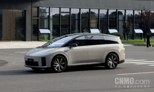 理想i8实车首次公开亮相 标配5C电池 将于7月下旬发布