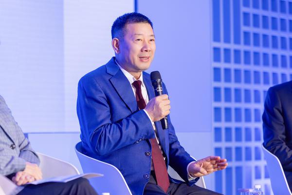 飞鹤董事长冷友斌受邀参加夏季达沃斯论坛，为构建更高效的粮食系统提供中国智慧