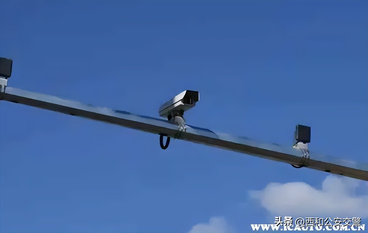 闯红灯摄像头是什么样子的（圆形摄像头是抓拍什么的）