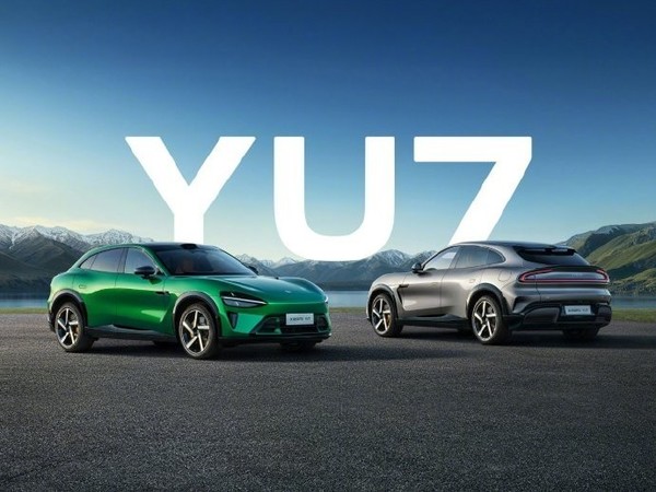 月底发布！小米YU7白色实车谍照曝光 经典“白加黑”配色