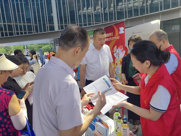7.8 | 工银安盛人寿福建分公司携手同业走进商圈开展7.8全国保险公众宣传日活动