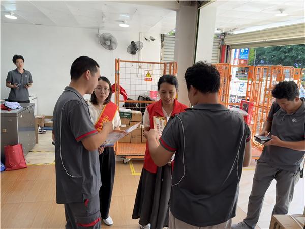 7.8 | 工银安盛人寿龙岩中支开展“7·8全国保险公众宣传日”宣传进企业活动