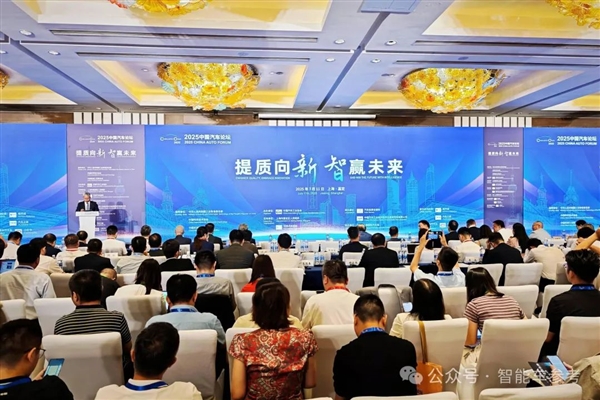 车企老板自嘲“变弱智” 协会怒喷窝里斗！车圈开会比吐槽大会还狠