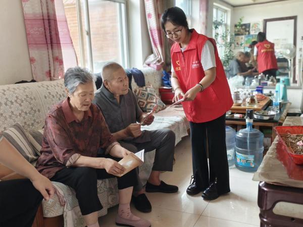 情系桑榆暖人心 保险宣传进万家 工银安盛人寿天津分公司开展“7.8全国保险公众宣传日”活动