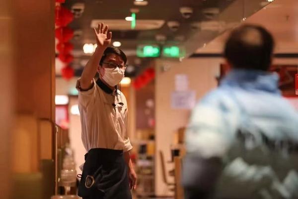 中报之下，被低估的海底捞