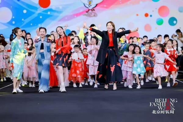 童装产业注入新活力：北京时装周“鹤儿萌”日推动时尚、美育与公益深度融合