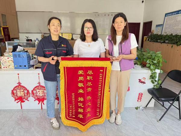 从“红色物业”到“红色治理” ——大兴区瀛海镇“红色引擎”引领社区治理新格局